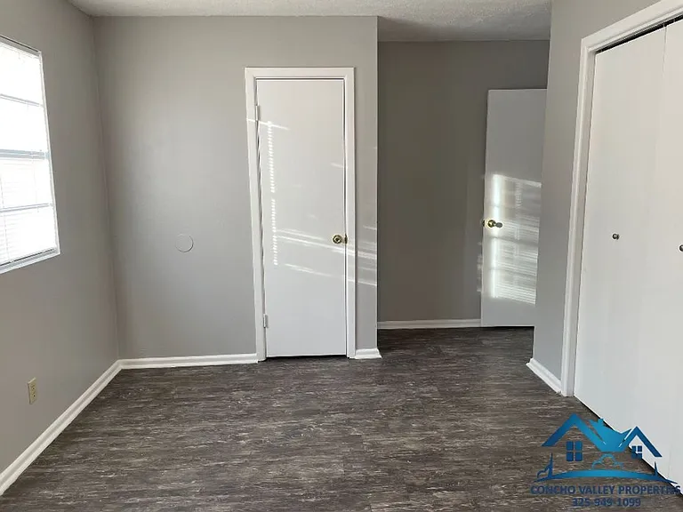 1208 Clairmont St — Photo 10