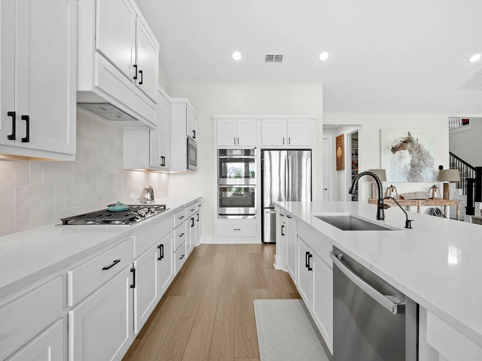 4 bed, 3.5 bath, 3923 sqft, $3,800 — Photo 3