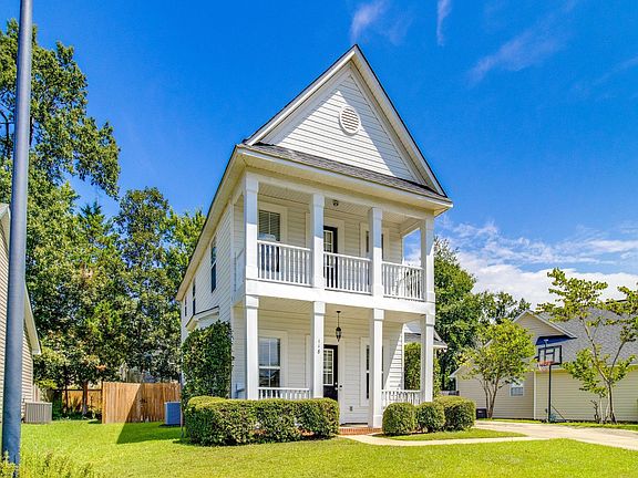 3rd image of 118 Blackwater Ln