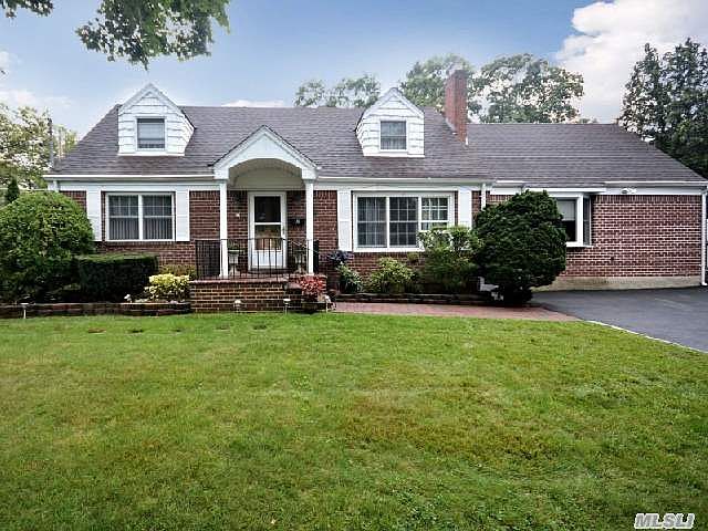 1st image of 2 Clare Dr