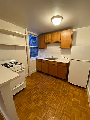Rented by Peter R. Hungerford, LREB | media 26