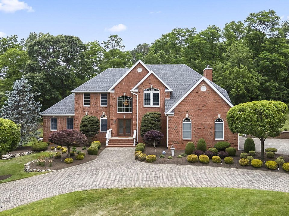 1st image of 10 Castlehill Drive