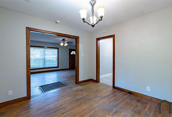 5th image of 213 Alpine St