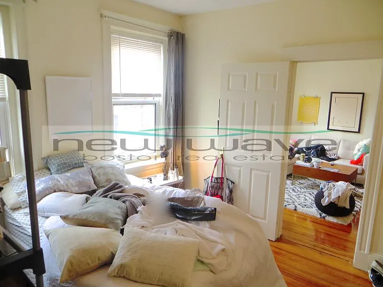 51 Queensberry St #16 — Photo 8