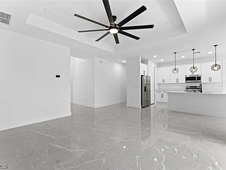 1024 Chauncey Ave — Photo 8