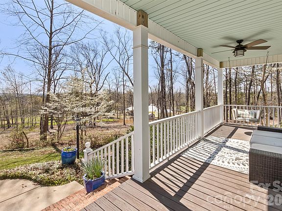 4th image of 378 Collinsville Rd