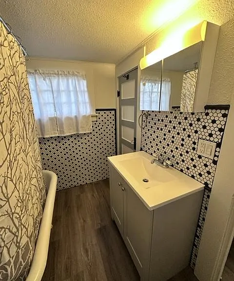 1391 SW Brown St — Photo 28