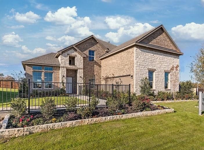 D.R. Horton's Valley Spring Floorplan Elevation B. Photos shown here may not depict the specified home & features included are for illustration purposes only.