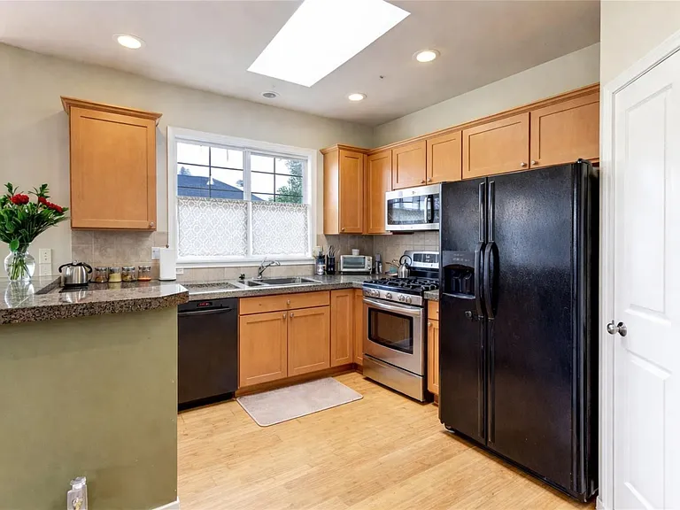 18860 NE 63rd Way #102 — Photo 9