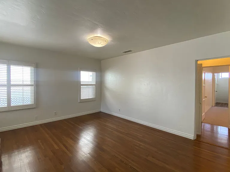 828 Avalon Ct — Photo 3