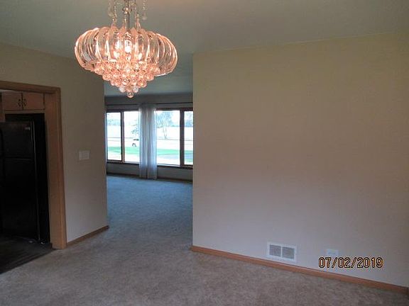 4th image of 444 River Dr