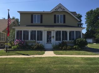 1619 N Riverside Dr, McHenry, IL 60050