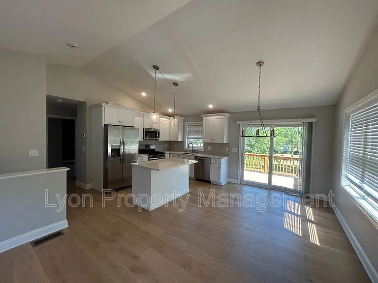 115 Coburn St — Photo 3