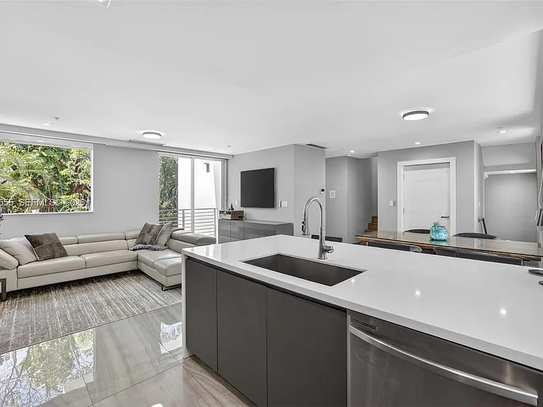 700 NE 14th Ave #311 — Photo 20