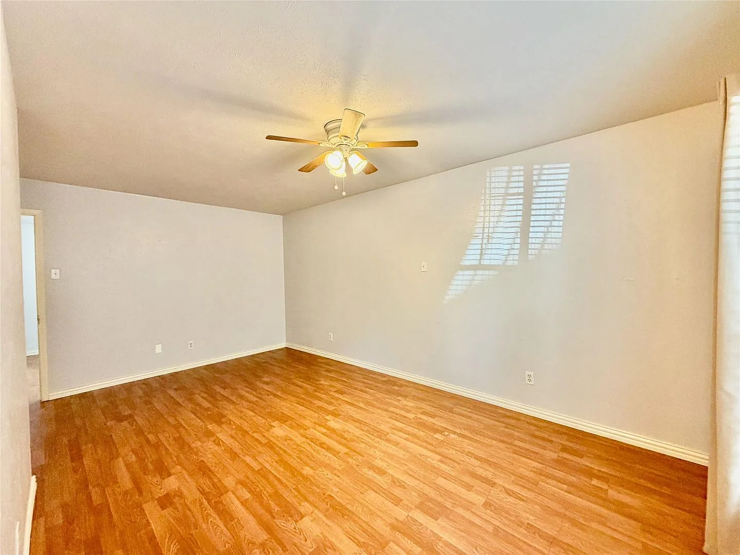 1 Bedroom, 1 Bath Condo in Uptown! — Photo 3