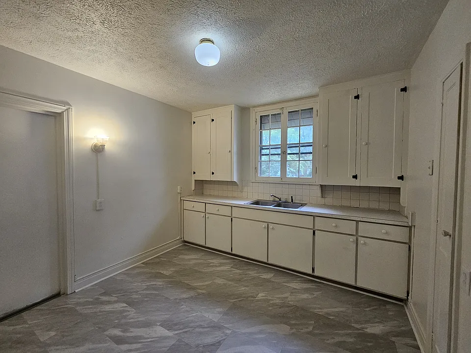 819 Kinsman St NW #819