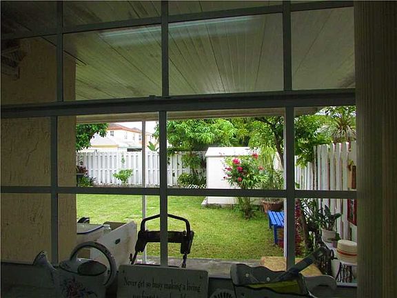 Lovely 2 story home near Metro Zoo