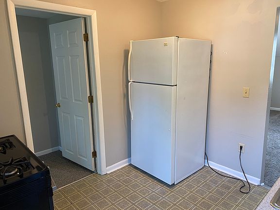 4th image of 255 College Ave APT C