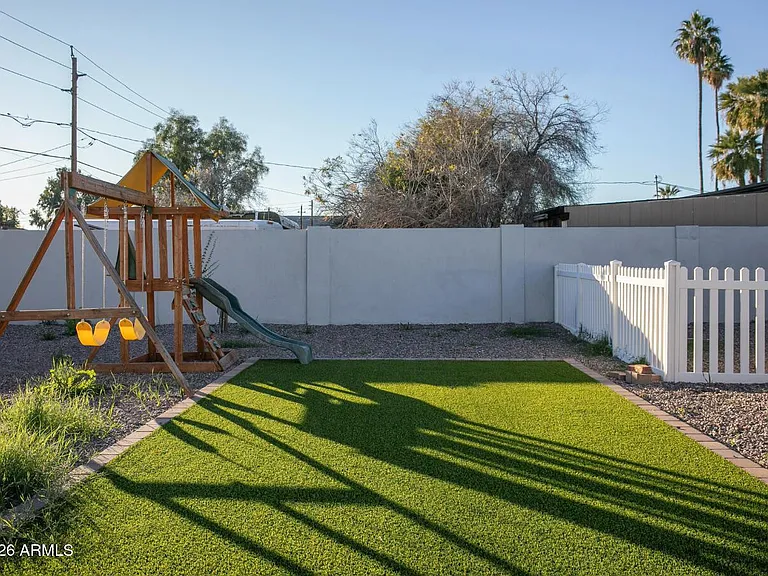 2205 W Cambridge Ave — Photo 13