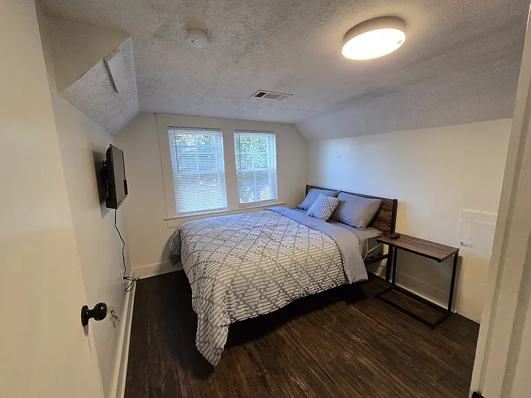 1834 Highland Ave #D — Photo 8