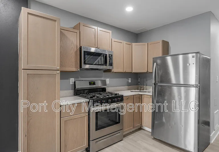 1334 N Luzerne Ave — Photo 10