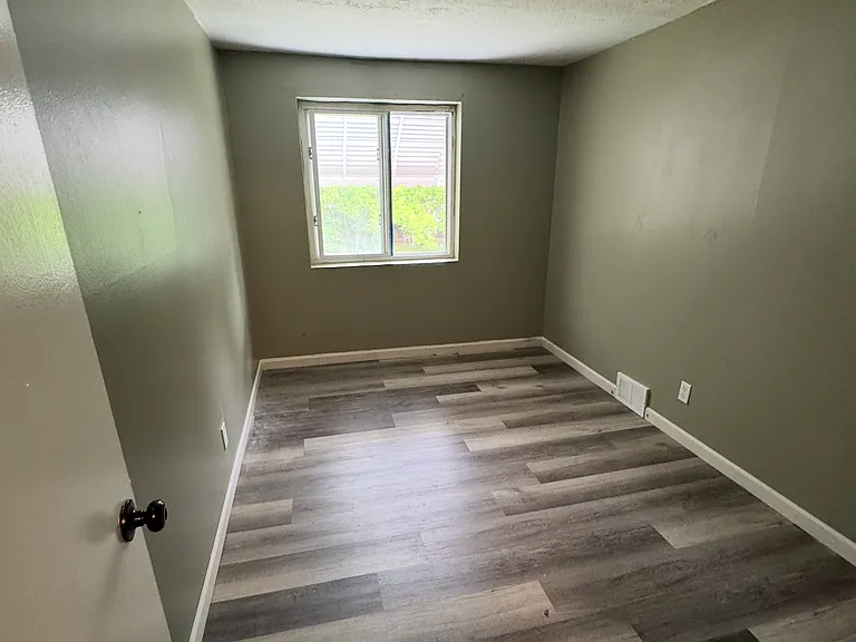 6015 Glenway Dr #B — Photo 13