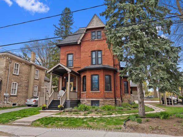 19 North St, Perth, ON K7H 2S4
