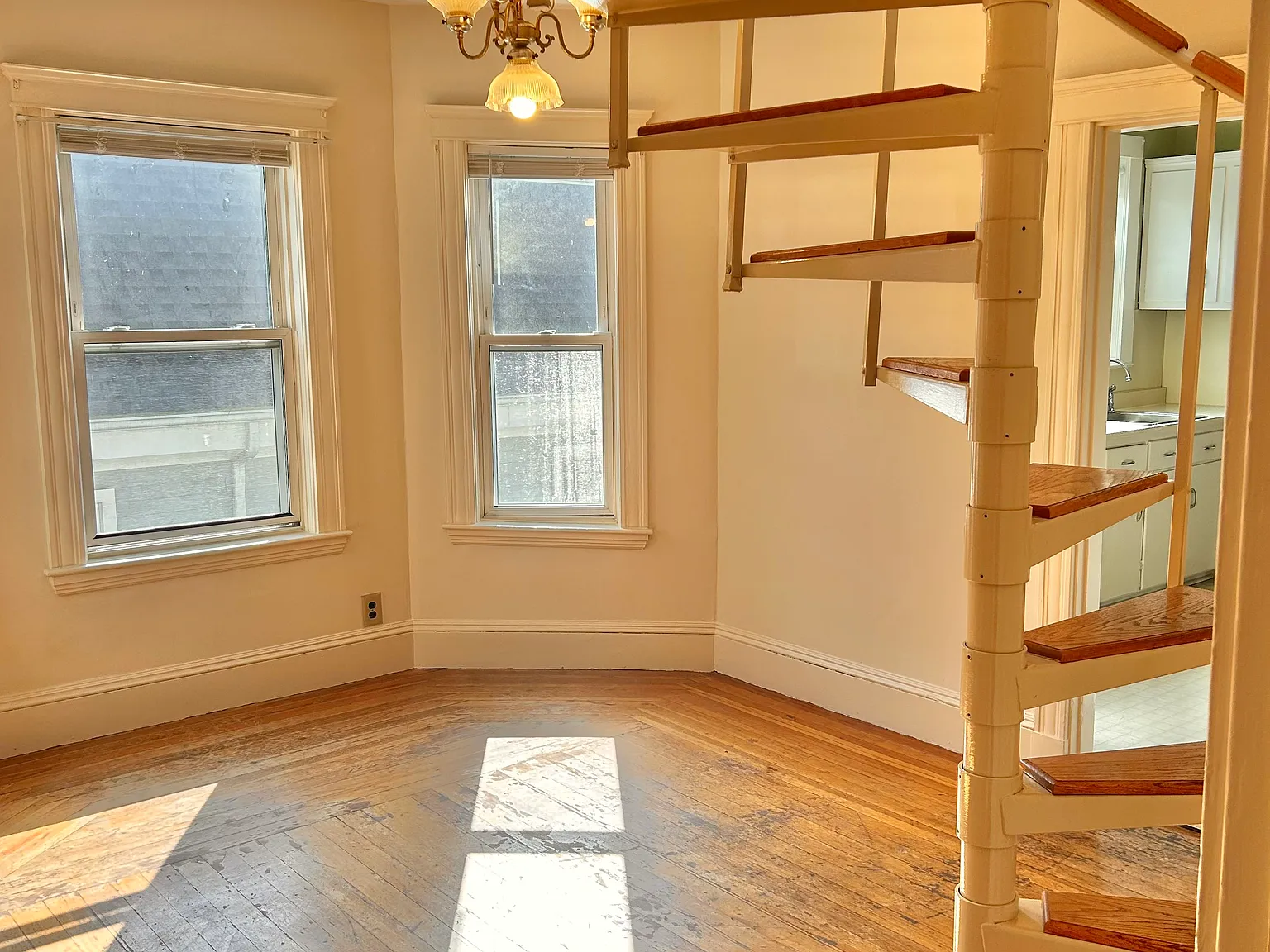4 bed, 1800 sqft, $4,200 — Photo 1