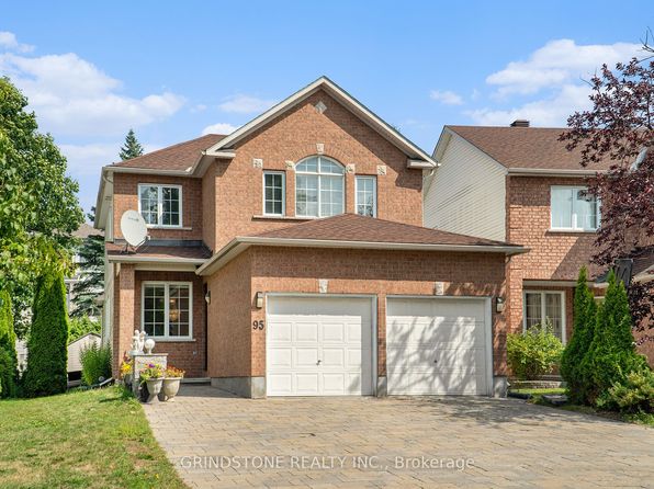 95 Evanshen Cres, Ottawa, ON K2K 2X7