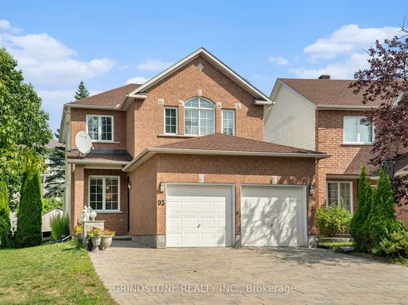 95 Evanshen Cres, Ottawa, ON K2K 2X7