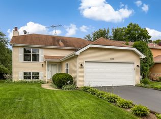 1118 Needham Rd, Naperville, IL 60563