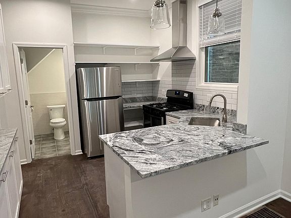 2nd image of 1641 N Rockwell St APT 1F