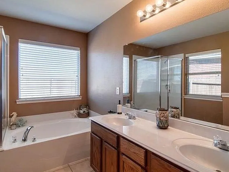 9920 Laurel Cherry Dr — Photo 4