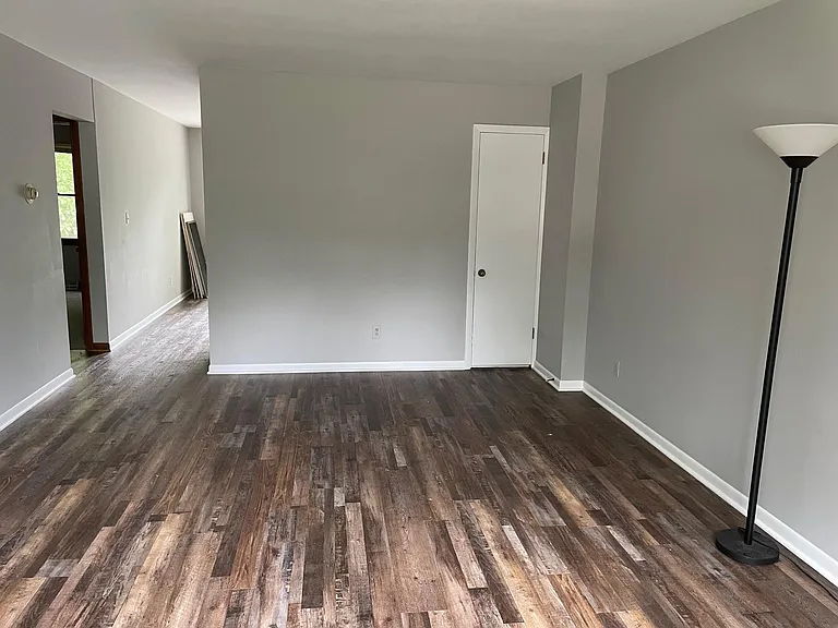 2510 Woodcliff Ave SE — Photo 5