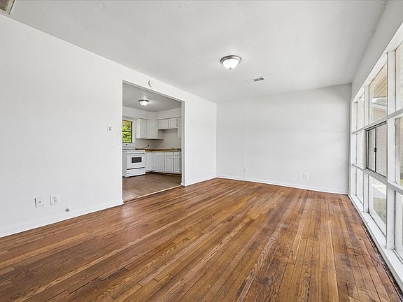 3rd image of 1006 Valerie Ave