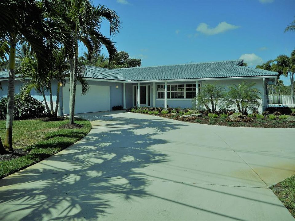1st image of 159 Country Club Dr