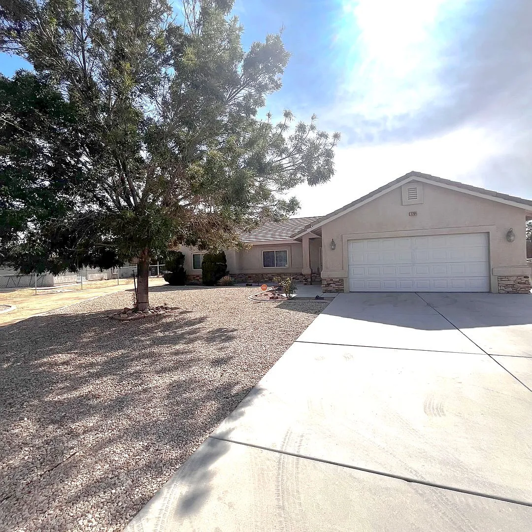 3 Bedroom 2 Bath Hesperia Home — Photo 1