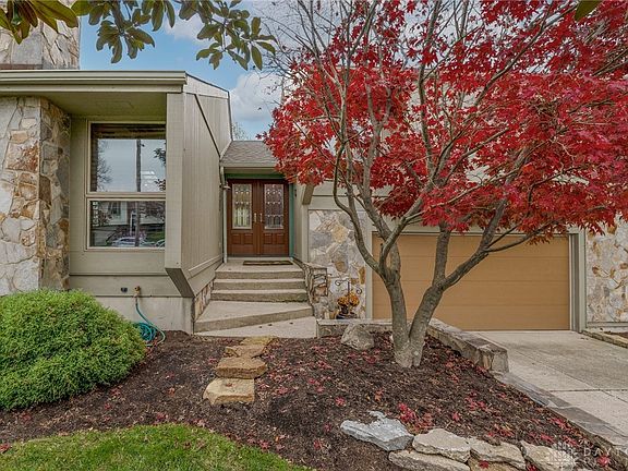 2nd image of 301 Heatherway St