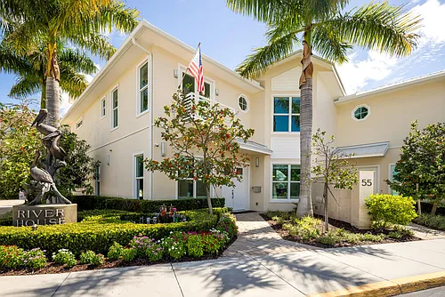 55 SE Seminole St #A Photo 1 55 SE Seminole St #A Photo 1
