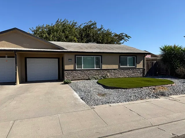 2 bed, 800 sqft, $2,200 — Photo 1