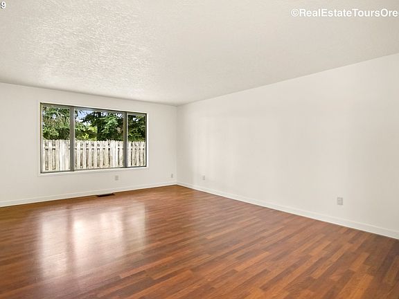 3rd image of 2888 SE Primrose Ct