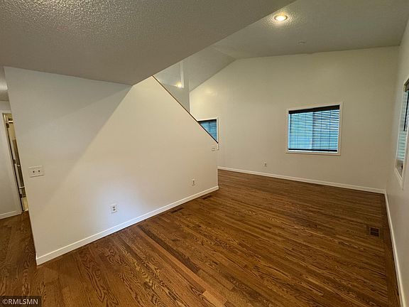 4th image of 343 Watkins St