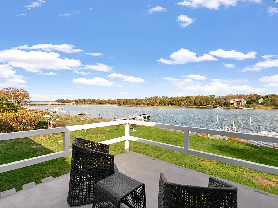 31 Harbor Dr