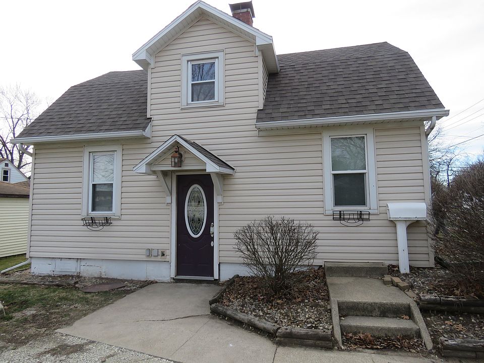 1st image of 860 W Park Dr