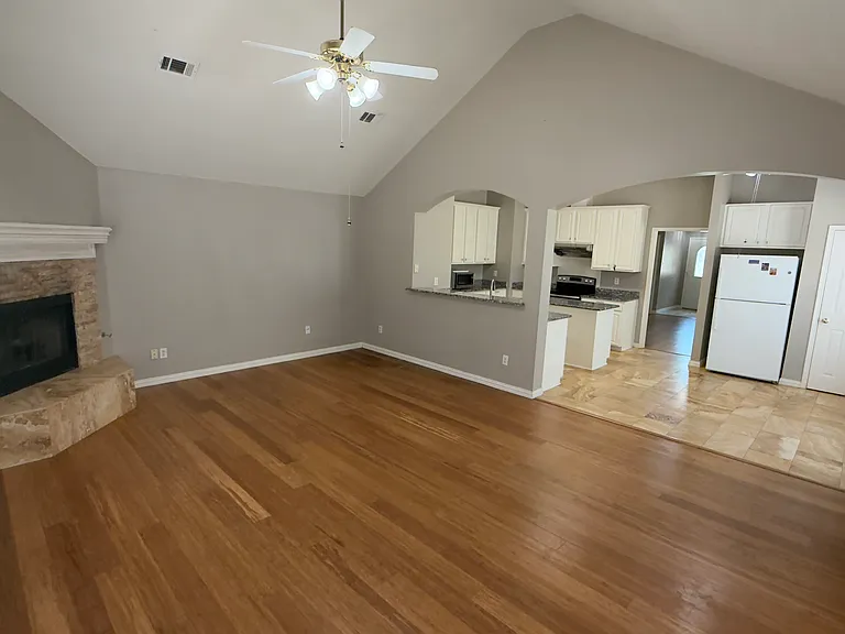 2301 Stratford Dr — Photo 3
