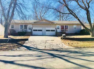 1717 Carolyn Dr, Clay Center, KS 67432