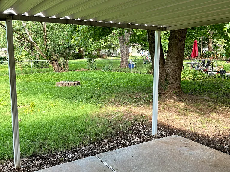 3325 S Danbury Ave — Photo 4