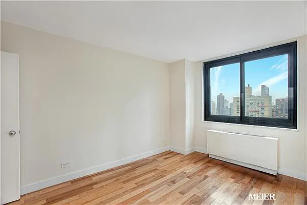 Sold by R New York | media 2