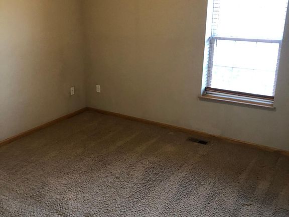 5th image of 391 NE Kingwood