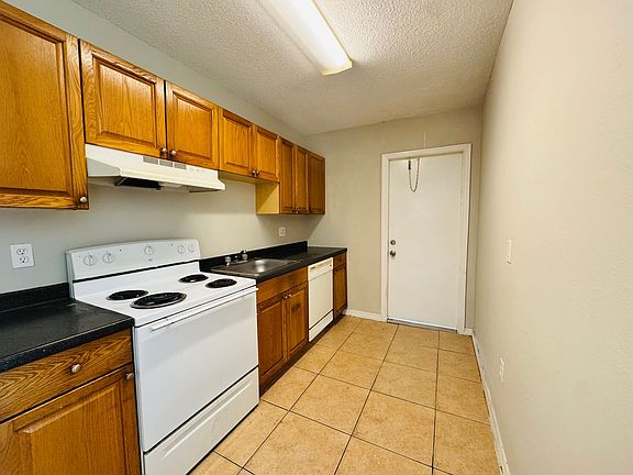 3rd image of 501 SE 23rd St #6